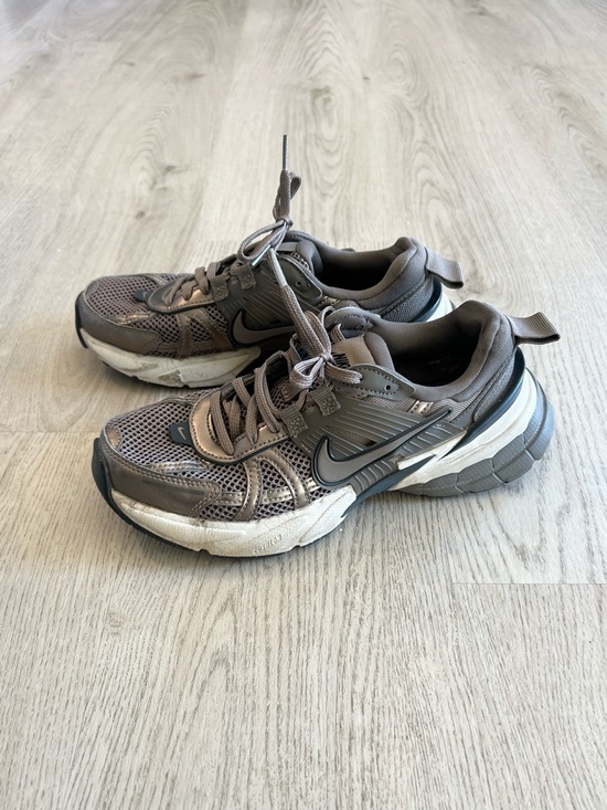 Nike Shoes - Nike V2K run